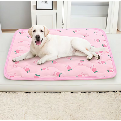Летняя охлаждающая подстилка Derby Ice Silk Summer Pet Cooling Mat Strawberry, 70х100 см