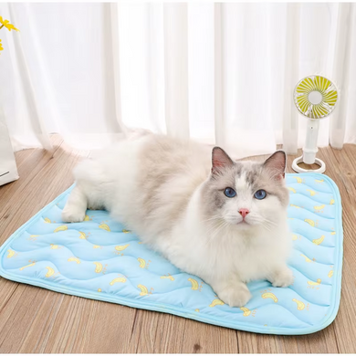 Летняя охлаждающая подстилка Derby Ice Silk Summer Pet Cooling Mat Bananas, 70х100 см