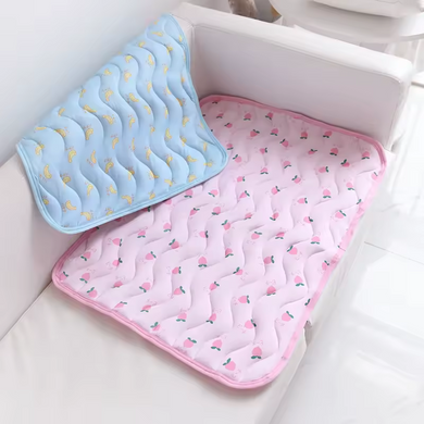 Летняя охлаждающая подстилка Derby Ice Silk Summer Pet Cooling Mat Bananas, 70х100 см