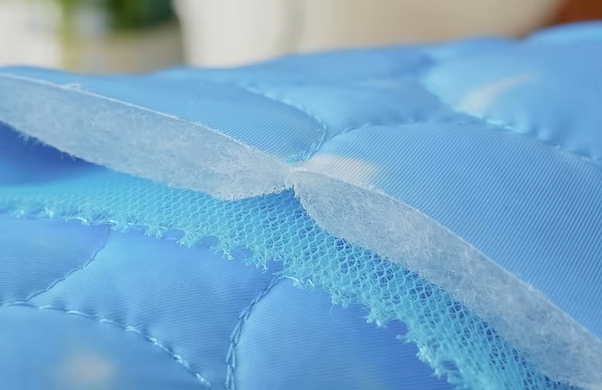 Летняя охлаждающая подстилка Derby Ice Silk Material Summer Pet Cooling Mat Paws&Bones для домашних животных, 55х70 см