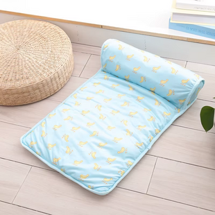 Охлаждающая подстилка с подушкой Derby Ice Silk Summer Pet Cooling Mat Bananas для домашних животных, 60х80 см